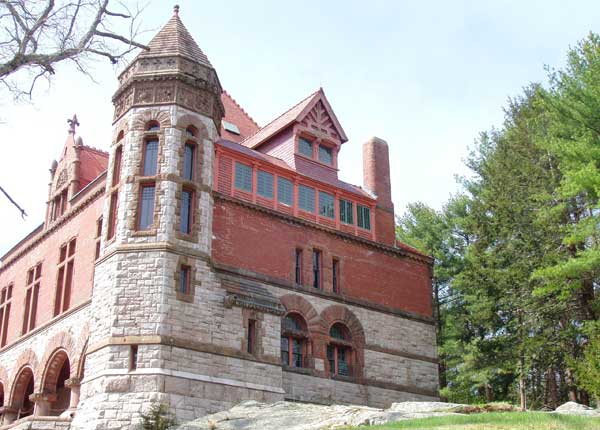 Oakes_Ames_Memorial_Hall_(North_Easton,_MA)_-_side_view.jpg